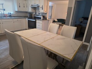 Interior - Delightful Newly Furnished 2-bedroom Unit in Manchester (Manchester)