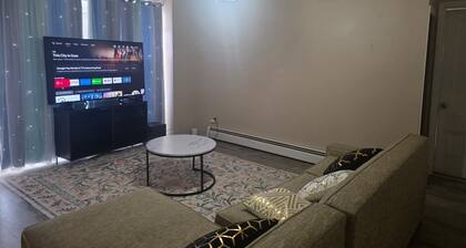 Cozy Newly Furnished 2-Bedroom, 2 Bath Unit in Downtown Manchester