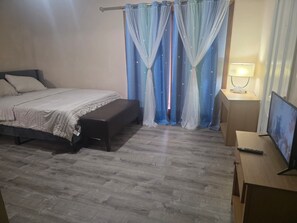 2 habitaciones, tabla de planchar con plancha, internet y ropa de cama 