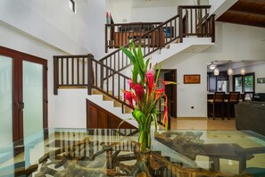 Villa - Castaway Villa - 4 Bedroom Beachfront Villa (Placencia)