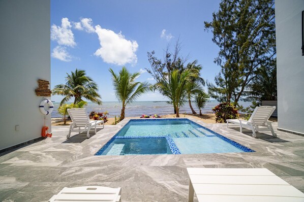 Villa - Villa Armoniosa Ocean View 2BR w Beachfront Pool - Upper Level (Placencia)