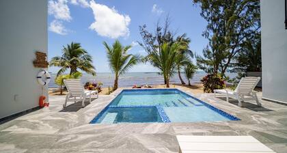 Villa Armoniosa Ocean View 2BR w Beachfront Pool - Upper Level