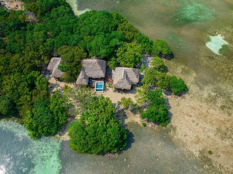 House, Smoking. All-inclusive Sapodilla Private Island
