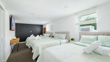 5 bedrooms, WiFi, bed sheets