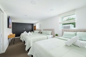 5 bedrooms, WiFi, bed sheets - Paradise Pocono - Indoor Pool Poconos Retreat with Arcade Sleeps 16 (Lake Ariel)
