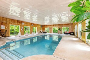 Indoor pool, a heated pool - Paradise Pocono - Indoor Pool Poconos Retreat with Arcade Sleeps 16 (Lake Ariel)
