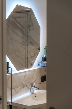 Bathroom - Luxury Vatican Rooms (Rome)