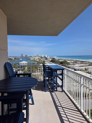 Outdoor dining - Emerald Coast Escape – End Unit Steps from the Sand (Pensacola Beach)