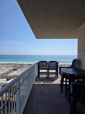 Outdoor dining - Emerald Coast Escape – End Unit Steps from the Sand (Pensacola Beach)