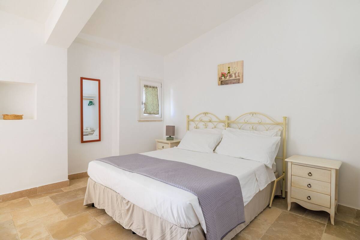 Basic Double Room, 1 Bedroom, Patio, Pool View