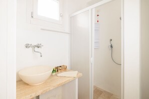 Shower, rainfall showerhead, hair dryer, bidet - MASSERIA IL VIGNALE (Ostuni)