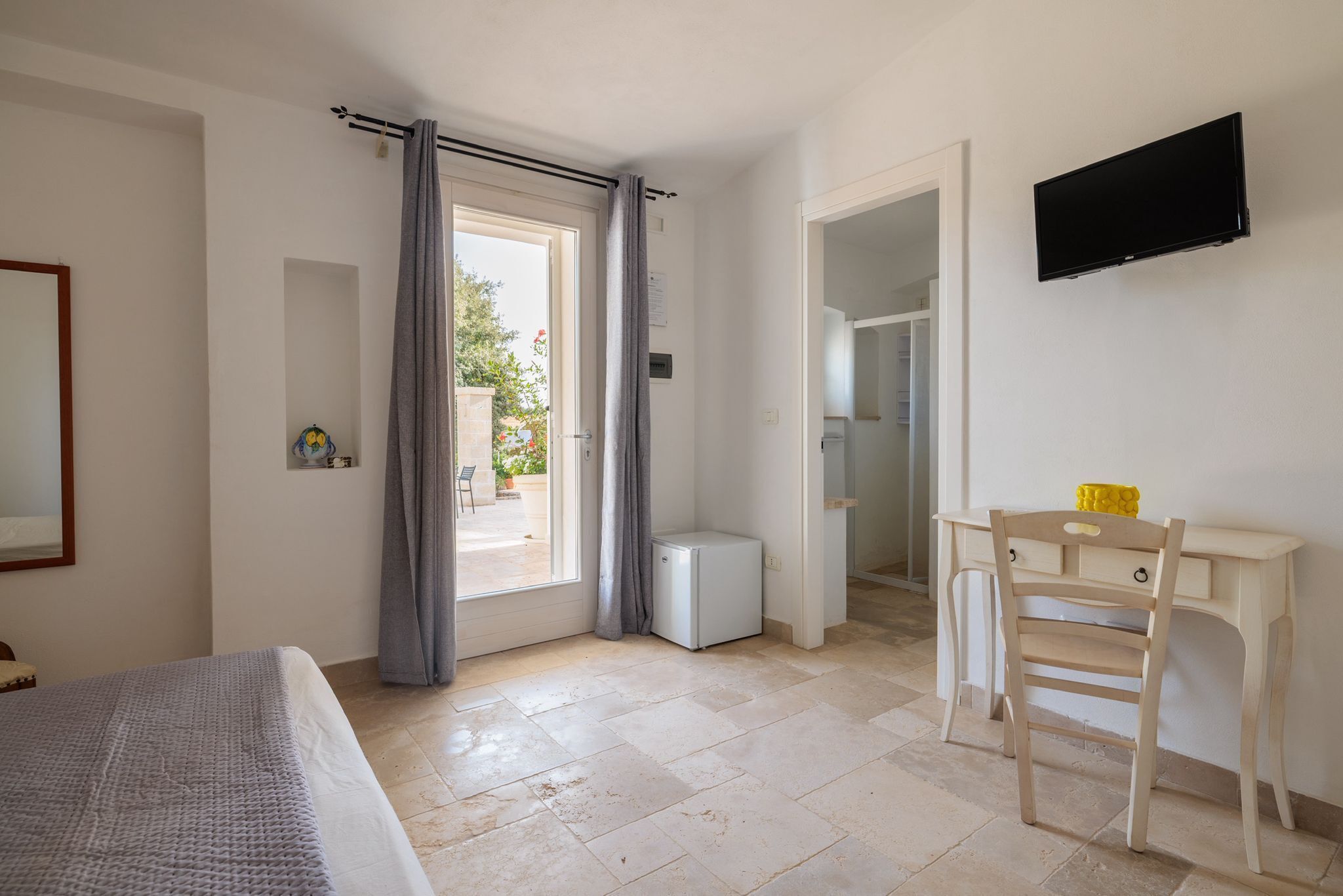 Basic-Doppelzimmer, 1 Schlafzimmer, Terrasse, Poolblick