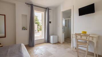 Basic-Doppelzimmer, 1 Schlafzimmer, Terrasse, Poolblick