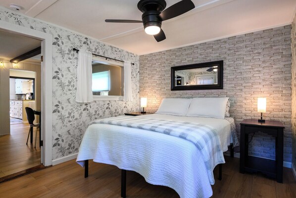 2 bedrooms, travel crib, WiFi (free), bed sheets