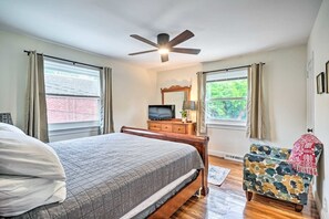 Room - Awesome 4-bedroom house with AC in charming Durham (Durham)