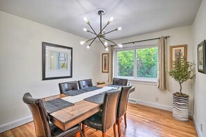 Dining - Awesome 4-bedroom house with AC in charming Durham (Durham)