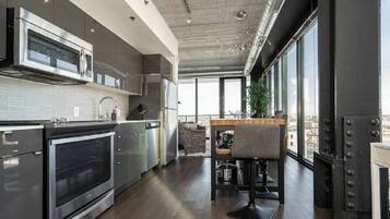 Fridge, microwave, oven, stovetop