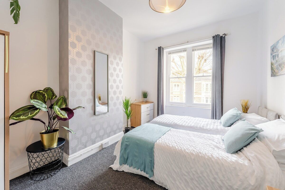 5 bedrooms, free WiFi, bed sheets