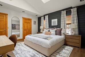 Room - Heart of Hocking Hills: Pool, Sauna, Hot Tub, Game Room, Kids Climbing Wall (Logan)