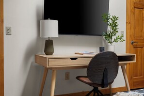 Interior - Heart of Hocking Hills: Pool, Sauna, Hot Tub, Game Room, Kids Climbing Wall (Logan)