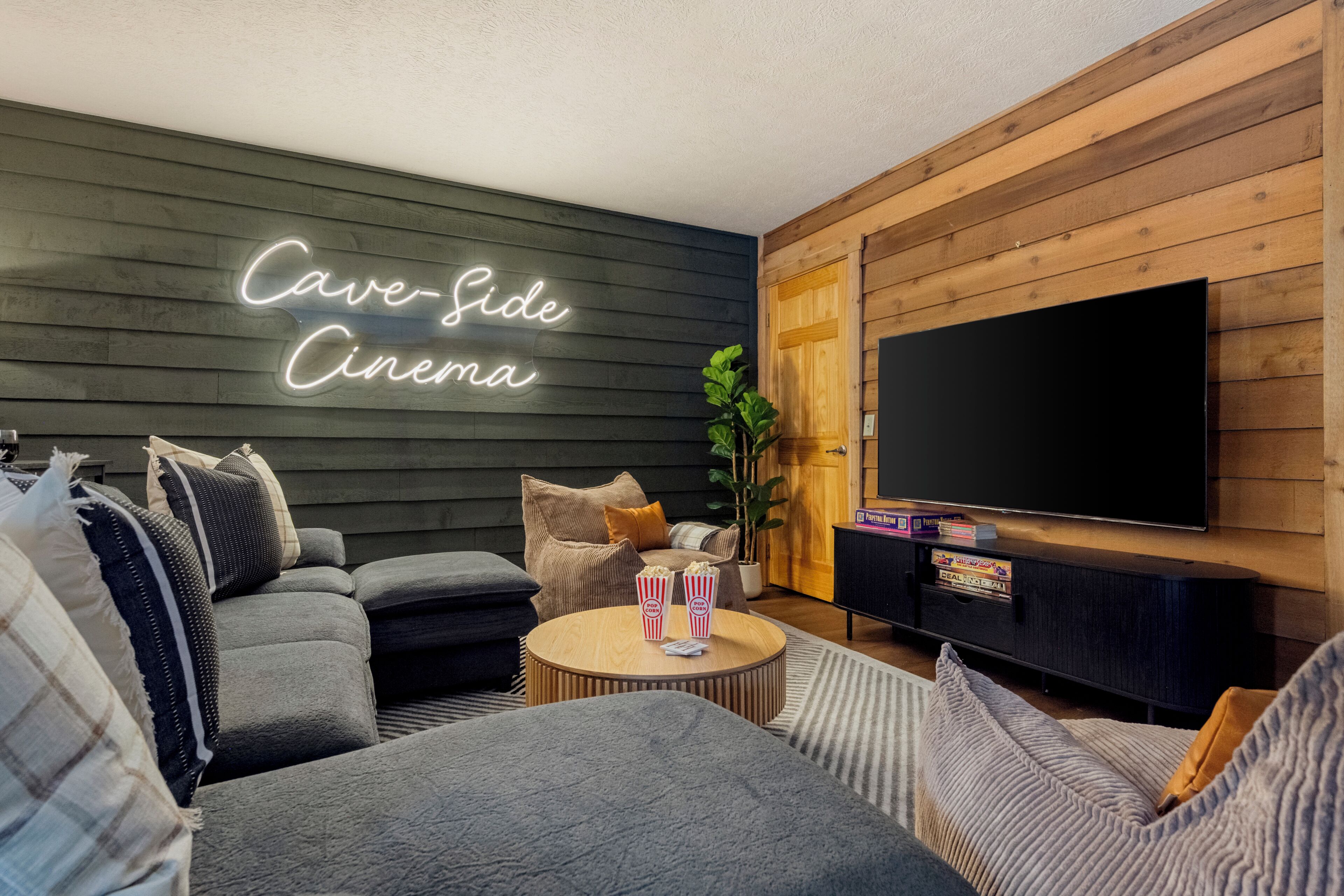 Heart Of Hocking Hills: Pool, Sauna, Hot Tub, Game Room, Kids Climbing Wall - Ohio