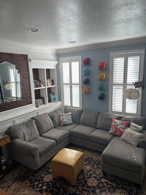 Smart TV - Marvelous 3-bedroom townhome in vibrant upper Lawrenceville (Pittsburgh)