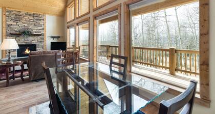 Aspen Grove Retreat: Sweeping Views, Fireplace