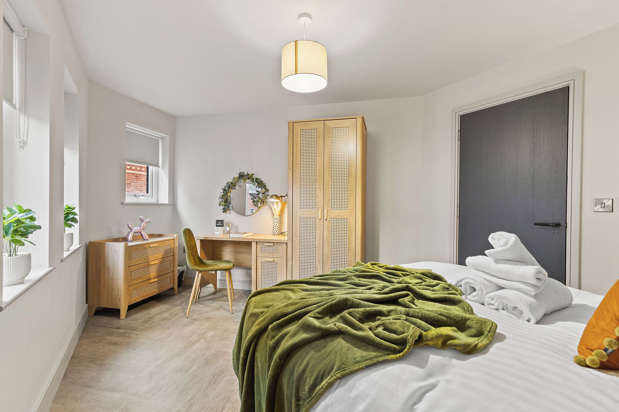Iron/ironing board, WiFi (free), bed sheets