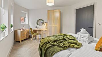 Iron/ironing board, WiFi (free), bed sheets