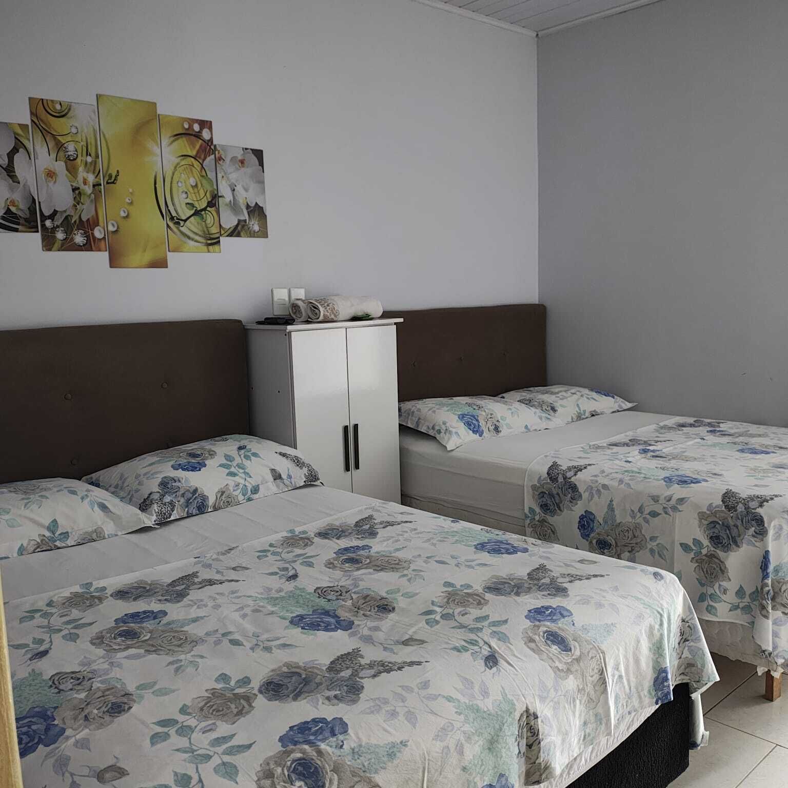 Family Quadruple Room, Partial Lake View