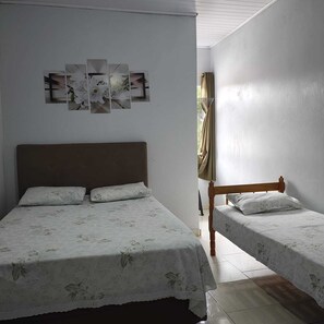 经典双人房或双床房, 3 间卧室, 部分湖景 | 免费 WiFi、床单