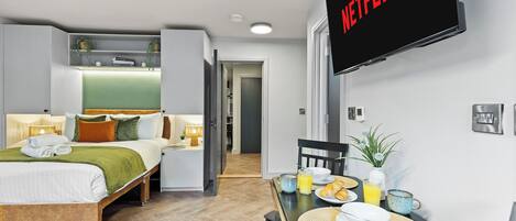 Iron/ironing board, free WiFi, bed sheets