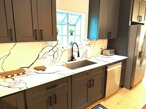 Private kitchen - 3-bedroom house in charming Austin with private outdoor patio area (Austin)