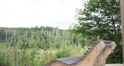 Thuringian Forest Chalets – Indulge in a sophisticated forest retreat