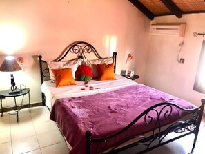 1 Schlafzimmer, BĂŒgeleisen/BĂŒgelbrett, WLAN, BettwĂ€sche