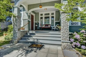 Terrace/patio - The Kirkhouse Bed and Breakfast (Friday Harbor)