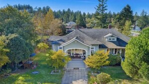 A residential house with a front porch, a driveway, and a well-maintained lawn. - The Kirkhouse Bed and Breakfast (Friday Harbor)