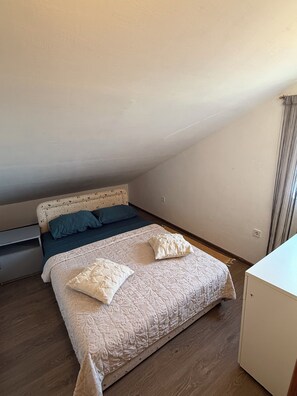 3 bedrooms, iron/ironing board, Internet, bed sheets - Cozy 3-Bedroom Apartment with Great View Near City Center (Kotor)