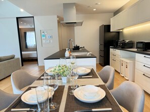 Dining - Akikawa Toshima 1 | 20 mins to Airport | Steel-Frame 3BR | Up to 6 Guests (Kumamoto)