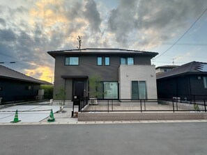 Exterior - Akikawa Toshima 2 | 20 mins to Airport | Steel-Frame 4BR | Up to 7 Guests (熊本市)