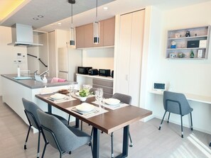 Dining - Akikawa Toshima 2 | 20 mins to Airport | Steel-Frame 4BR | Up to 7 Guests (熊本市)