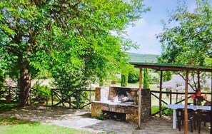 Outdoor dining - IL GELSO Country house on two floors with swimming pool (Bucine)