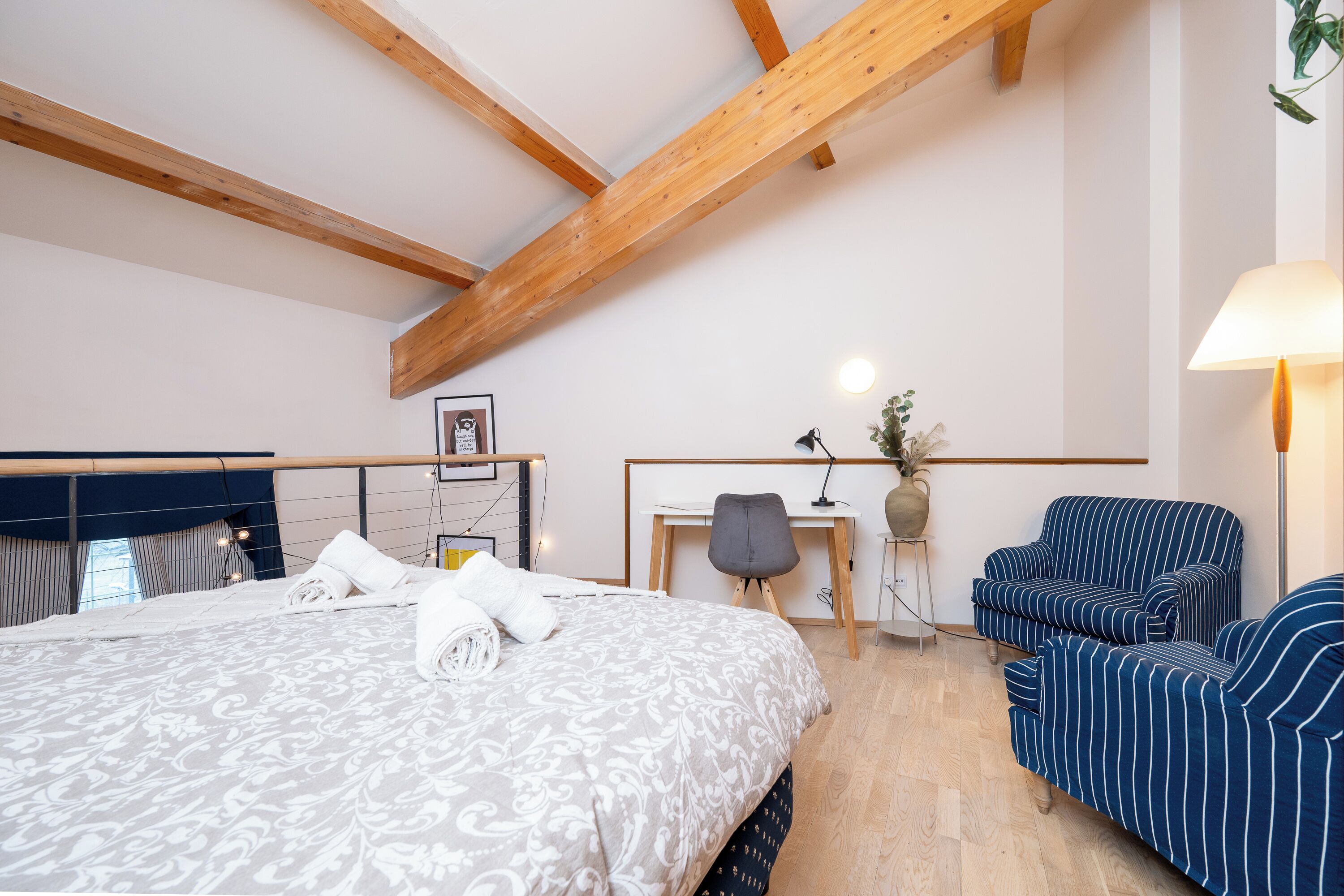 1 habitación, tabla de planchar con plancha, wifi y ropa de cama 