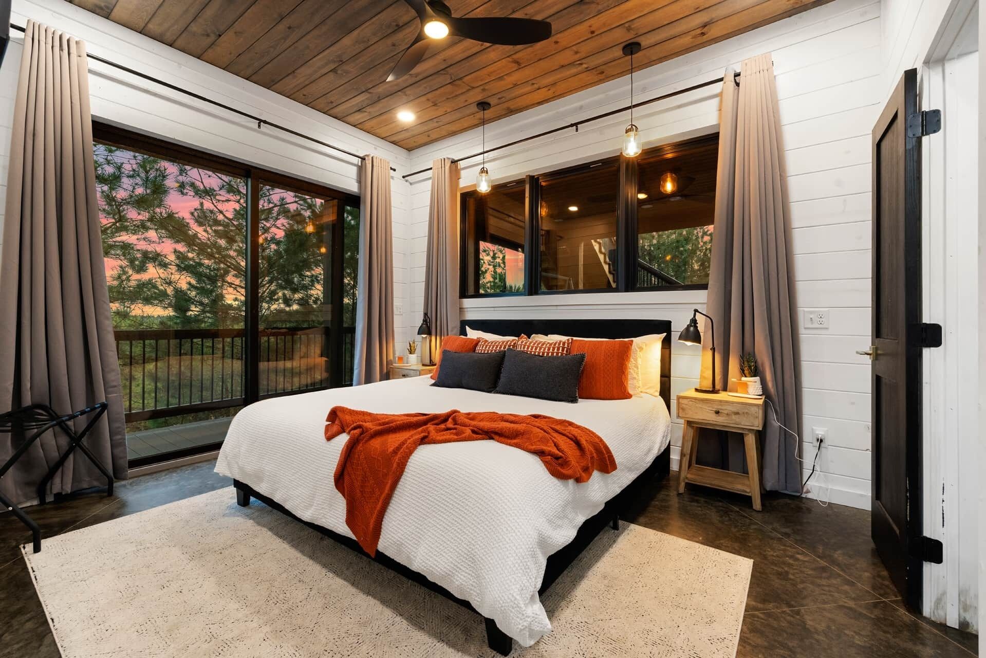 1 dormitorio, tabla de planchar con plancha, wifi y ropa de cama