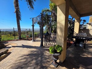 Terrace/patio - Southern California Residence w/Views, Pool, Hot tub, Firepit, BBQ (San Diego)