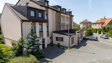 المنشأة من الخارج