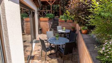 تناول الطعام بالخارج