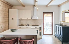 Fridge, microwave, oven, stovetop - Lovely home in Smiljan with sauna (Smiljan)