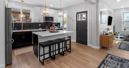 5 BR. The LOU on LAWN! Welcome to a NEWLY renovated home in the HEART of STL!
