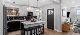 5 BR. The LOU on LAWN! Welcome to a NEWLY renovated home in the HEART of STL!